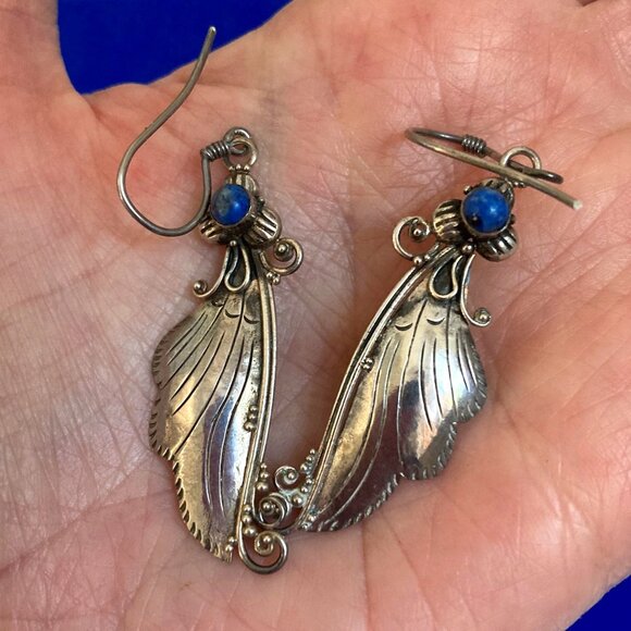 From Bali: Sterling butterfly wing earrings in silver with lapis lazuli - Picture 1 of 5